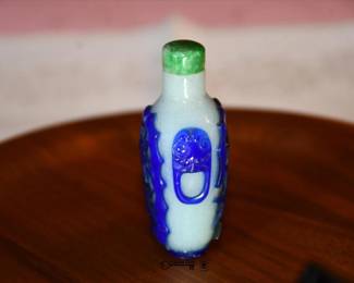 2123Snuff Bottle 1 White Blue Green