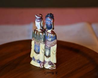 2181Snuff Bottle 5 Mr and Mrs