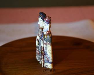 2183Snuff Bottle 5 Mr and Mrs