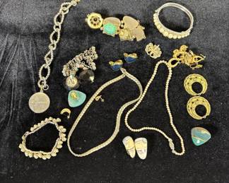 Lot #100 Vintage Costume Jewelry Lot Necklaces Bracelets Earrings Gold Silver Tone Mixed