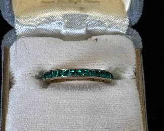 Lot #94 Vintage 10K Gold Emerald Green Square Crystal Eternity Band Ring