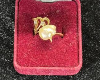 Lot #73 Vintage 14K Gold Baroque Pearl Diamond Accent Cocktail Ring