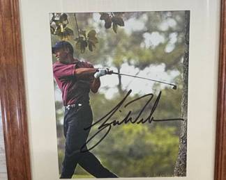 Lot #282 Tiger Woods Autographed Signed Golf Photo Framed Matted Sports Memorabilia