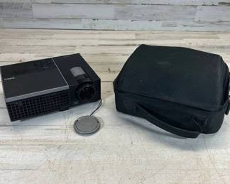 Lot #217 Dell M410HD DLP Widescreen HD Projector HDMI VGA USB with Carry Case