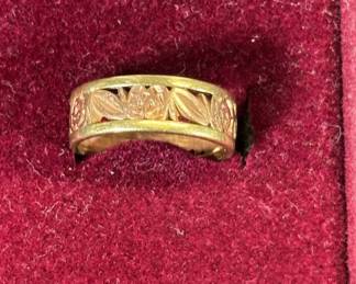 Lot #49 14K Yellow Gold Two-Tone Floral Leaf Carved Band Ring Vintage