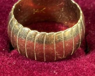 Lot #47 14K Yellow Gold Wide Band Ring Milgrain Vertical Stripe Dome Design Vintage