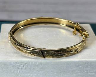 Lot #120 Vintage Gold Filled Hinged Bangle Bracelet Engraved Floral Leaf Victorian Style