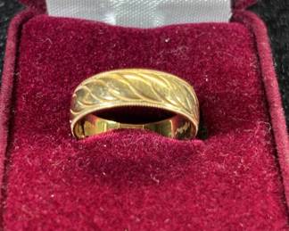 Lot #46 Vintage 14K Gold Band Ring Engraved Leaf Pattern Milgrain Edges