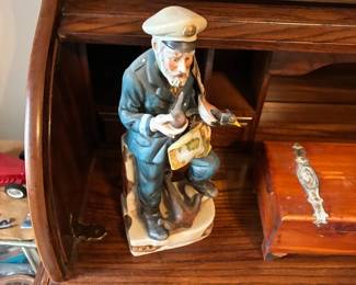captain statue