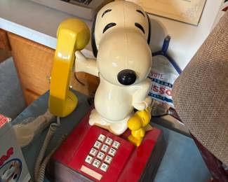 vintage Snoopy phone