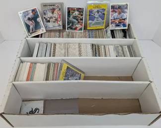CT025 Large Collection of Baseball Cards