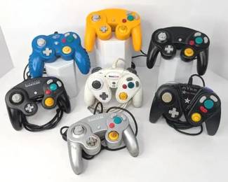 BB225 Nintendo GameCube Controllers
