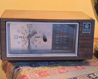 General Electric 7-4550A AM/FM Clock Radio
