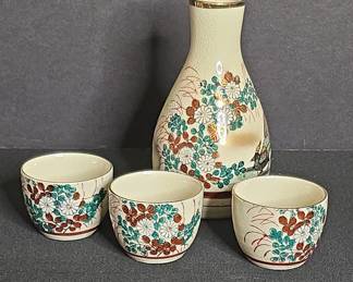 Japanese Kutani Ware Sake Set