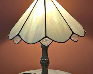 Victorian-Style Leaded Glass Table Lamp with Opalescent Panels