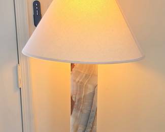 Chic Veined Onyx Table Lamp with Shade and Diffuser
