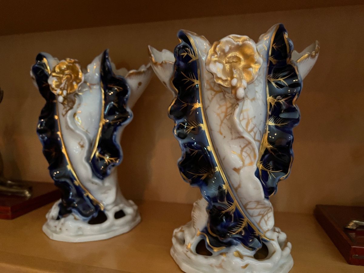 PORCELAIN SPILL VASES