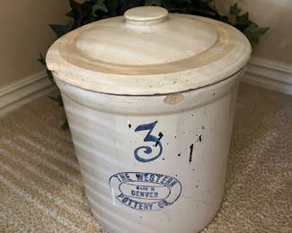 CROCK WITH LID