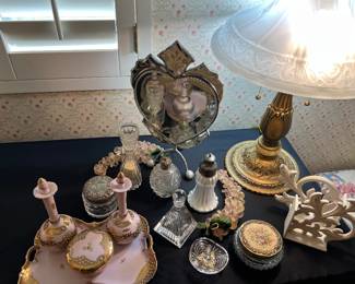 DRESSER SET, 1 OF 2 LAMPS, TRINKET BOXES, BOOKENDS, DECOR