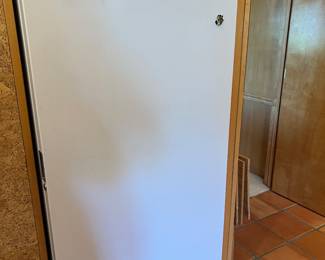 UPRIGHT FREEZER
