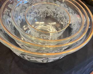 SET OF NESTING BOWLS