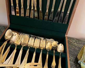 GOLD COLORED FLATWARE