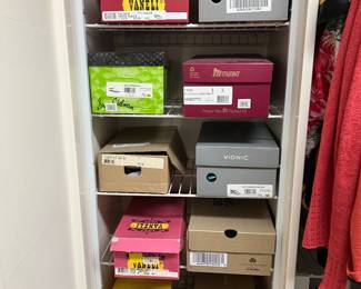 WOMENS SHOES - SIZE 7 AND 7.5