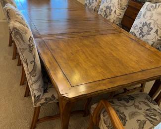 QUALITY DINING TABLE WITH 8 CHAIRS