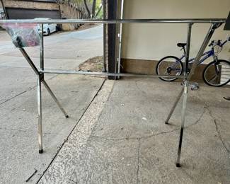 clothes drying rack expandable up to 79" with hooks and clips
