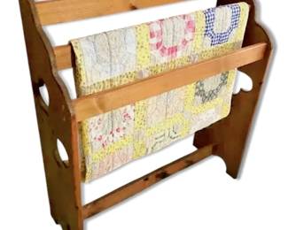 CountryStyle Wooden Heart Quilt Rack w HandSewn Quilt