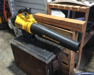 DeWalt blower