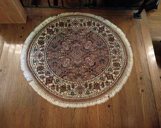 3' 4" round rug