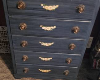 chest of drawers
