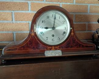 Mantel clock