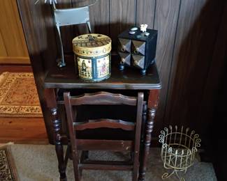 Little Writing desk and chair