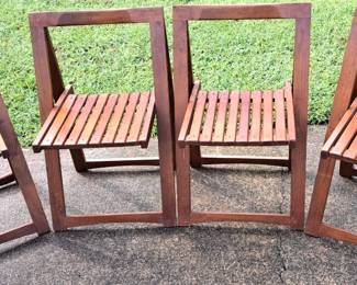 VINTAGE WOOD FOLDING CHAIRS