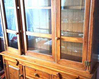 BASSETT CHINA HUTCH 
