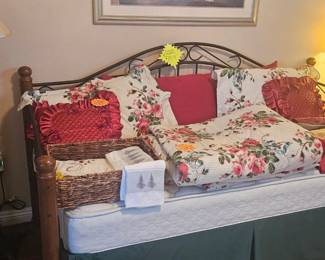 Daybed $295