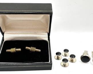 4 Pairs Vintage Cufflnks, 1 In Original Box Lot #: 86