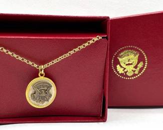 New In Box US Presidential Necklace Given To Visitors To White House Lot #: 87