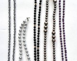 5 Vintage Beaded Necklaces: Faux Freshwater Pearl, Metal & Plastic Lot #: 128