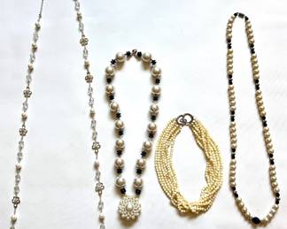 4 Vintage Faux Pearl & Beaded Beaded Necklaces Lot #: 134