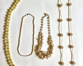  4 Vintage Faux Pearl & Beaded Necklaces, 1 Extra Long, 1 Lariat Lot #: 126