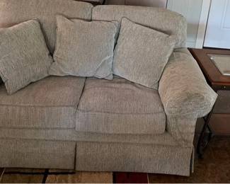 Flexsteel Loveseat With Pillows End Table