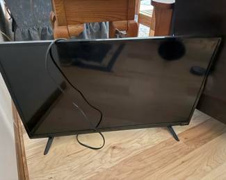 Vizio D-Series D32h-F0 32" Class HD LED Smart TV with Stand Legs