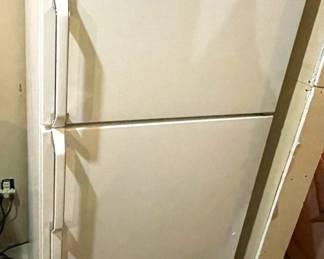 GE Top Freezer Refrigerator White