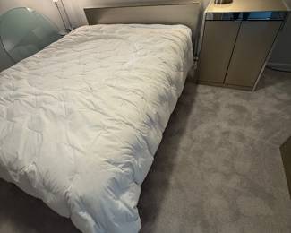 ELLO QUEEN BED by O.B. Solid 