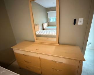HUPPE by Victoriaville Dresser & Mirror 