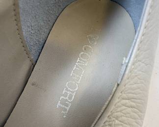 Soft Comfort Style Off-White Leather Loafers