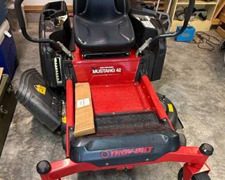 Troy-Bilt Mustang 42 XP Zero-Turn Mower